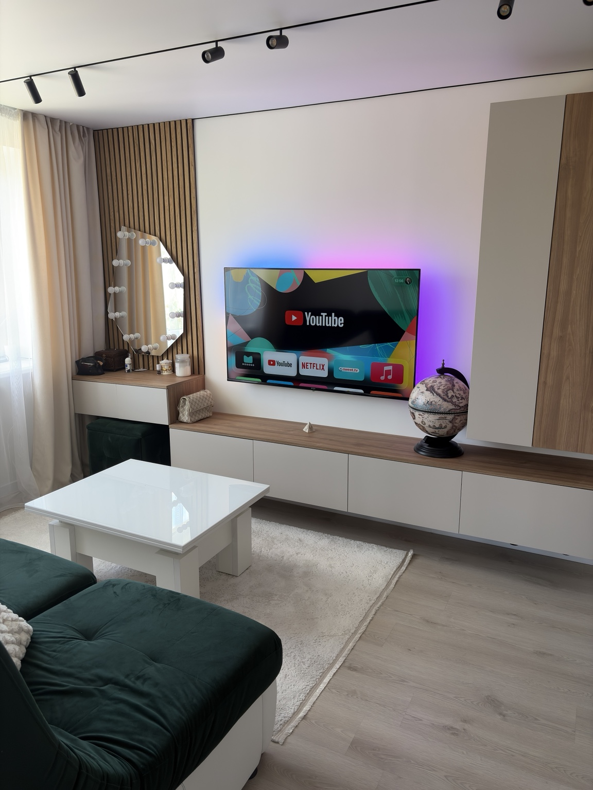 Вітальня клієнта з меблями Astra Furniture, виготовленими за його референсом